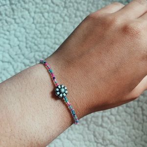 Cool multicolored flower bead bracelet